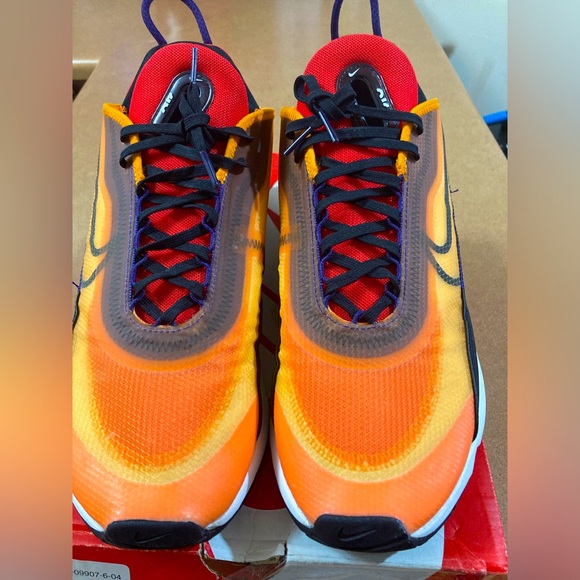 NIKE AIR MAX 2090 - Picture 3 of 8